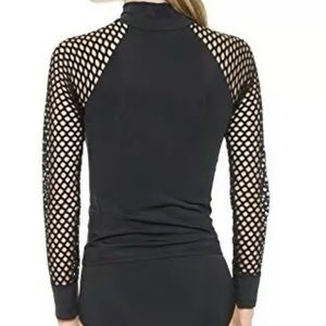 Beth Richards xs cara rash guard top black w mesh